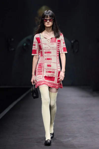 Look 50